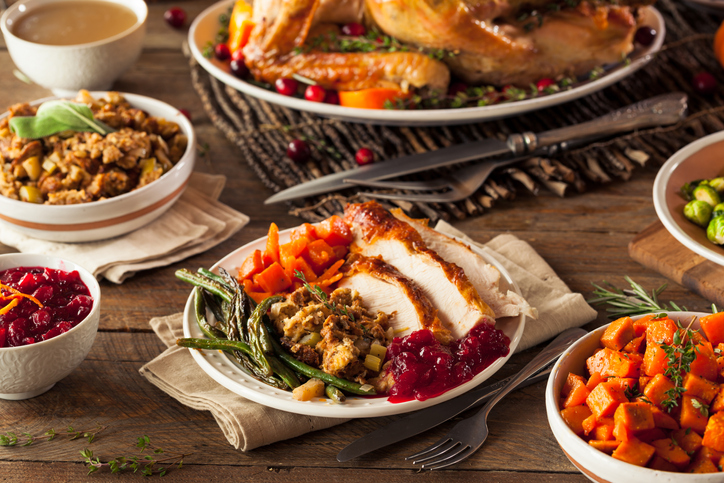 How To Eat Healthy On Thanksgiving: Thanksgiving dinner table