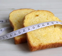 reduce carbs: bread and measuring tape