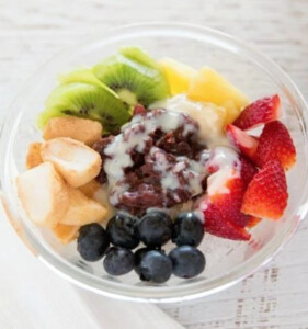 Cold Hydrating Food For The Summer Patbingsu (Shaved Ice with Sweet Red Beans and Fruit)