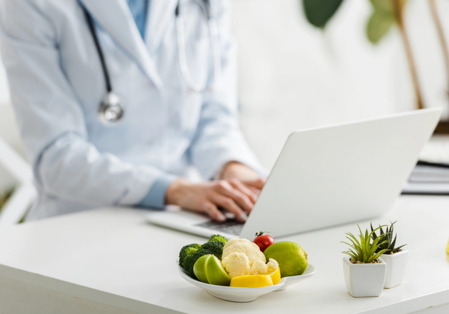 Why You Should See a Nutritionist Now